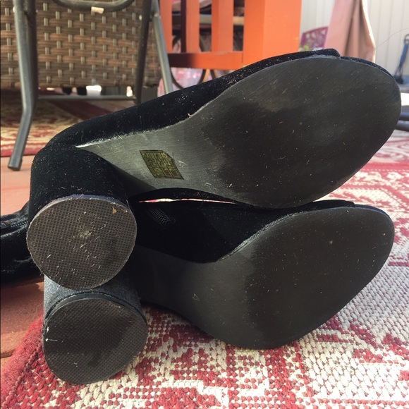 BLACK VELVET THIGH HIGH BOOTS - Picture 4 of 4